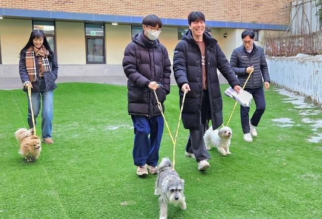 대한수의사회, 반려마루서 산책 봉사…"자가진료는 동물학대 유발"